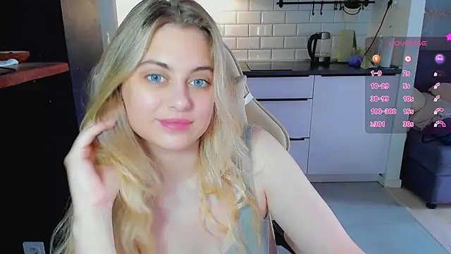 Snapshot of blonde_kellyy chatting on 24, 7, 2026 blonde kellyy online show from 24, 7, 2026