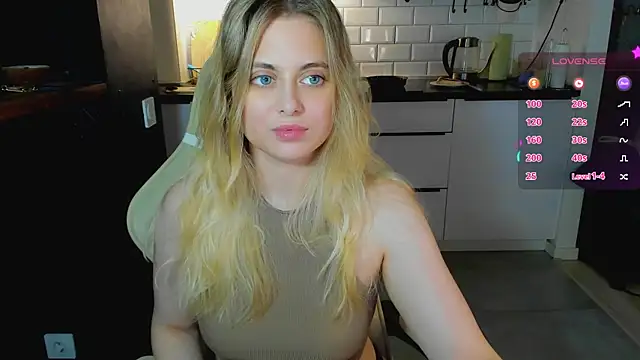 Snapshot of blonde_kellyy chatting on 26, 7, 2026 blonde kellyy online show from 26, 7, 2026