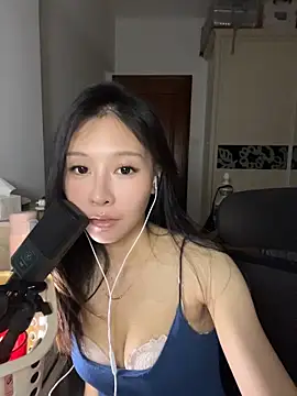 Snapshot of DouDou-2001 chatting on 8, 6, 2026 DouDou-2001 online show from 8, 6, 2026