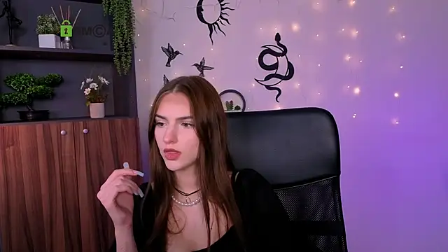 naomi perl online show from 9, 8, 2026