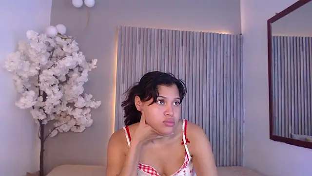 Snapshot of Kitty_Desire2 chatting on 4, 8, 2026 Kitty Desire2 online show from 4, 8, 2026