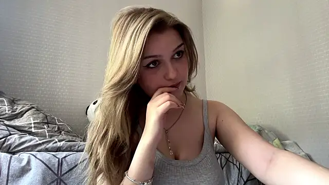 Snapshot of CloudyFoxy chatting on 13, 6, 2026 CloudyFoxy online show from 13, 6, 2026
