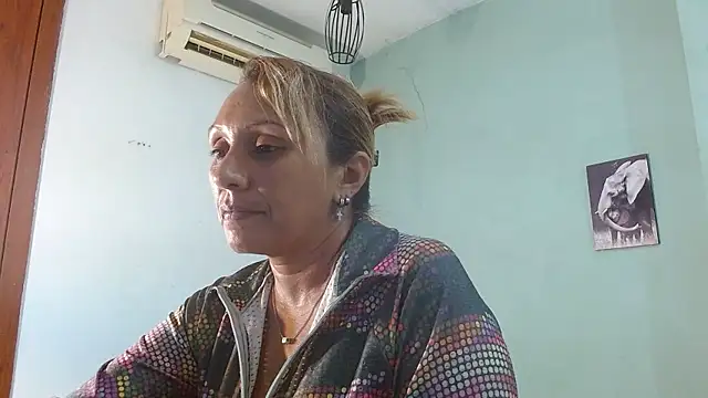 Snapshot of yesika_miller chatting on 9, 6, 2026 yesika miller online show from 9, 6, 2026
