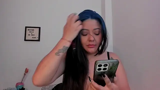 LauraToro  online show from 5, 3, 2026