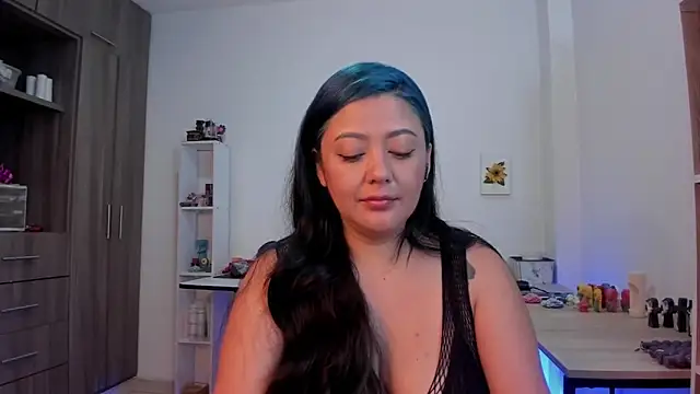 LauraToro  online show from 25, 3, 2026