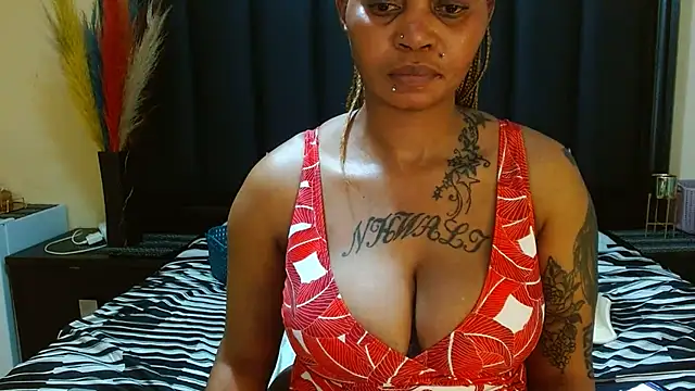 NaughtyLuux12 online show from 26, 7, 2026