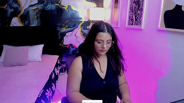Snapshot of Miss_Kloee chatting on 24, 6, 2026 Miss Kloee online show from 24, 6, 2026