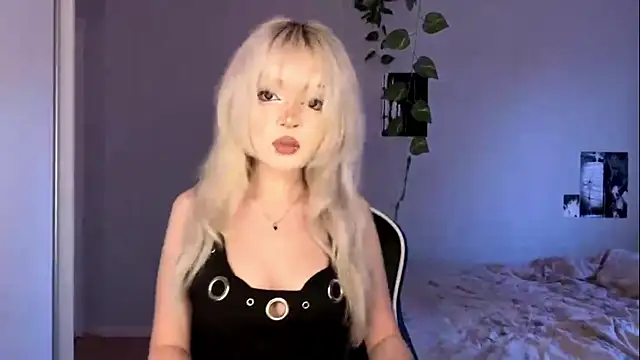 Snapshot of Velvets_Vixens01 chatting on 10, 6, 2026 Velvets Vixens01 online show from 10, 6, 2026
