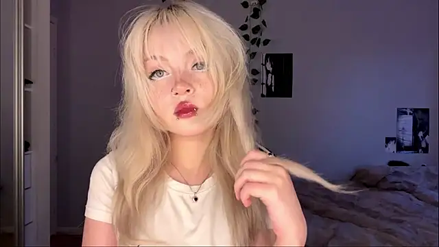 Snapshot of Velvets_Vixens01 chatting on 24, 6, 2026 Velvets Vixens01 online show from 24, 6, 2026