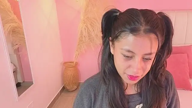 Snapshot of valeria__torres chatting on 19, 6, 2026 valeria torres online show from 19, 6, 2026