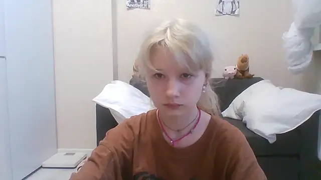 Snapshot of DinaKolter chatting on 5, 7, 2026 DinaKolter online show from 5, 7, 2026