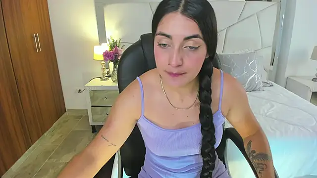 Snapshot of naiah_blue chatting on 22, 6, 2026 naiah blue online show from 22, 6, 2026