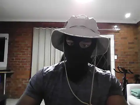 Snapshot of DiamondDannn2 chatting on 11, 6, 2026 DiamondDannn2 online show from 11, 6, 2026
