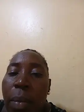Snapshot of Miapound240 chatting on 14, 6, 2026 Miapound240 online show from 14, 6, 2026