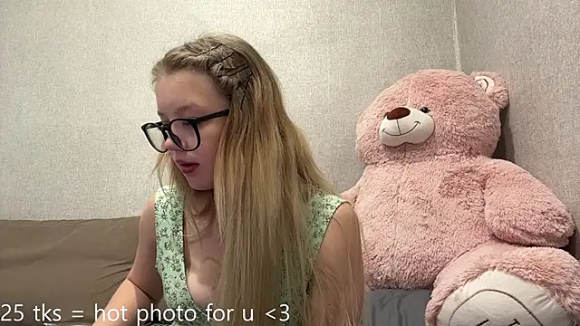Snapshot of MarlaMotsinger chatting on 18, 6, 2026 MarlaMotsinger online show from 18, 6, 2026