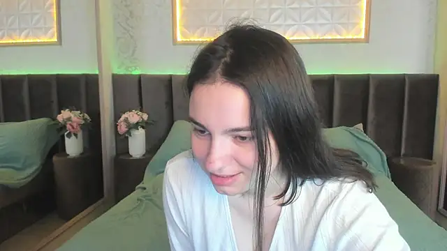 Snapshot of YolandiBev chatting on 17, 6, 2026 YolandiBev online show from 17, 6, 2026