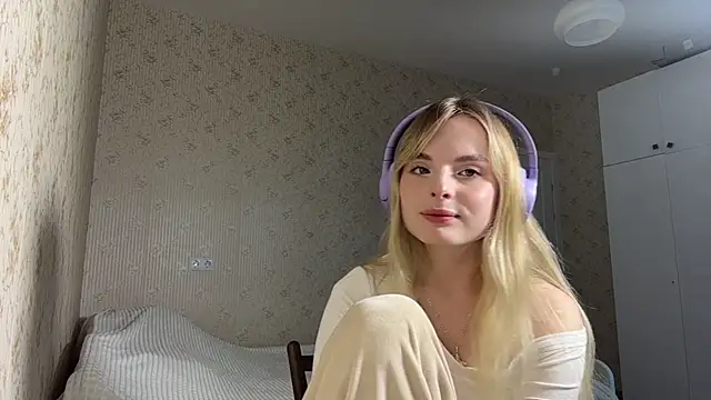 Snapshot of TeodoraBinney chatting on 17, 6, 2026 TeodoraBinney online show from 17, 6, 2026