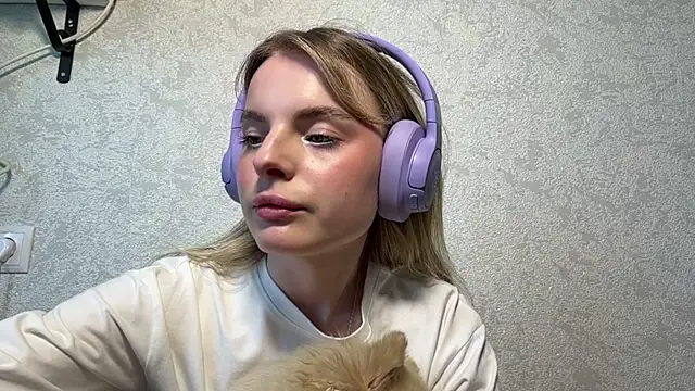 Snapshot of TeodoraBinney chatting on 19, 6, 2026 TeodoraBinney online show from 19, 6, 2026