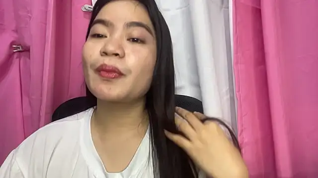 Snapshot of LouveniaDebeer chatting on 16, 6, 2026 LouveniaDebeer online show from 16, 6, 2026