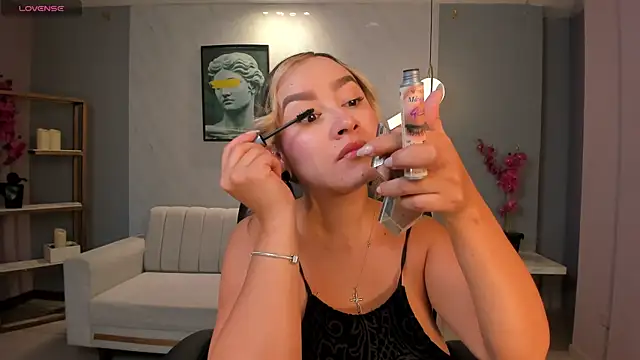 Snapshot of NovaSinclairX chatting on 4, 8, 2026 NovaSinclairX online show from 4, 8, 2026