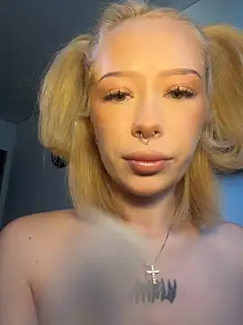 Snapshot of MaryChanXO chatting on 12, 7, 2026 MaryChanXO online show from 12, 7, 2026