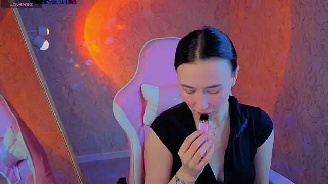 Snapshot of _Kiki_angelll_ chatting on 21, 6, 2026 Kiki angelll online show from 21, 6, 2026