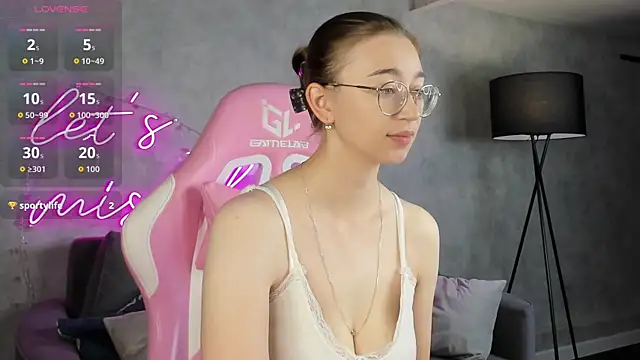 Snapshot of Lucy_Green chatting on 7, 7, 2026 Lucy Green online show from 7, 7, 2026
