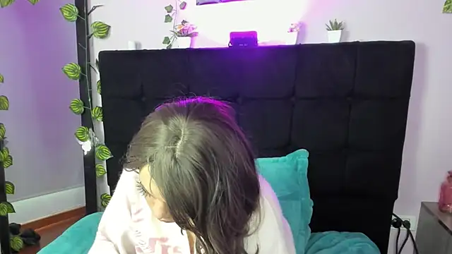 Makii XOXO online show from 28, 7, 2026