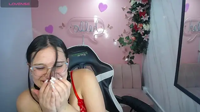 Snapshot of Lia_Rose_ch chatting on 4, 8, 2026 Lia Rose ch online show from 4, 8, 2026