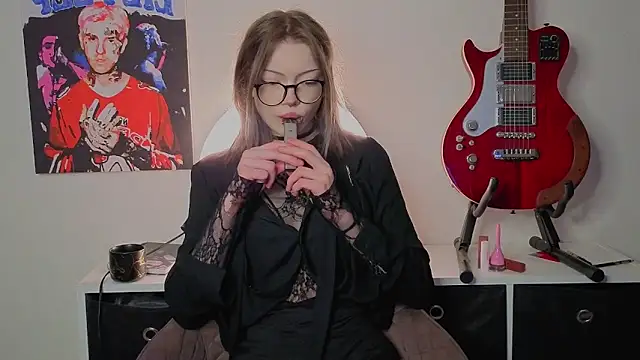 Snapshot of EndicaWilde chatting on 22, 6, 2026 EndicaWilde online show from 22, 6, 2026