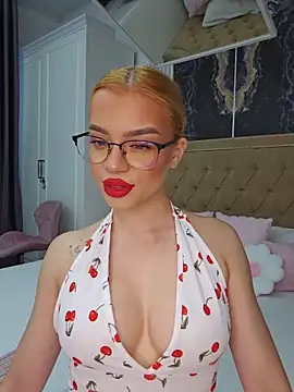 Snapshot of YasminnDoll chatting on 28, 6, 2026 YasminnDoll online show from 28, 6, 2026