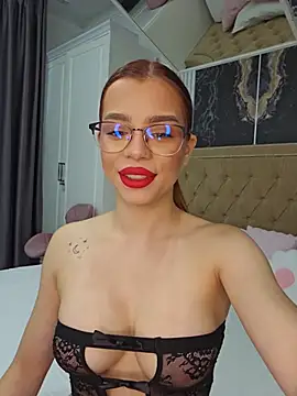Snapshot of YasminnDoll chatting on 9, 7, 2026 YasminnDoll online show from 9, 7, 2026