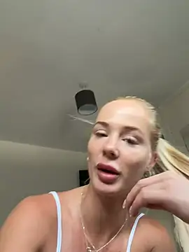 Snapshot of MilanMae chatting on 24, 6, 2026 MilanMae online show from 24, 6, 2026