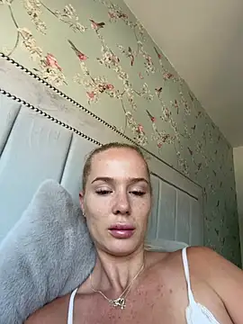 Snapshot of MilanMae chatting on 29, 6, 2026 MilanMae online show from 29, 6, 2026