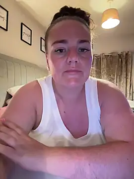 Snapshot of Bustygem_ chatting on 10, 7, 2026 Bustygem online show from 10, 7, 2026