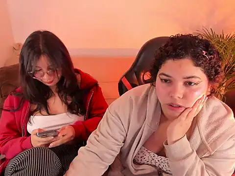 Snapshot of MaddieandVero chatting on 18, 6, 2026 MaddieandVero online show from 18, 6, 2026