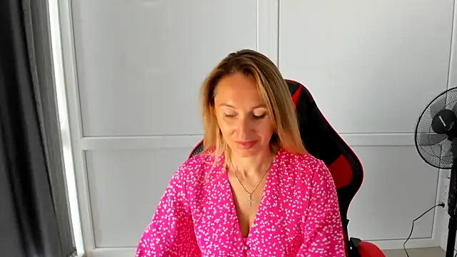 Snapshot of LilyDreamm chatting on 1, 7, 2026 LilyDreamm online show from 1, 7, 2026