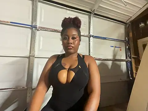 Snapshot of bighettobooty chatting on 8, 7, 2026 bighettobooty online show from 8, 7, 2026