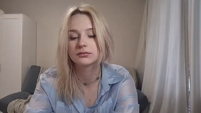 Snapshot of BloomMoon chatting on 22, 6, 2026 BloomMoon online show from 22, 6, 2026