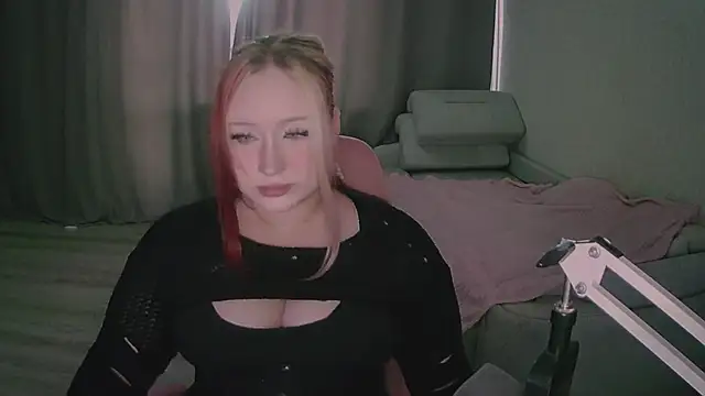 Snapshot of FlameFawn chatting on 19, 6, 2026 FlameFawn online show from 19, 6, 2026