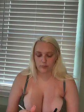 Snapshot of Blondebarbie21 chatting on 28, 6, 2026 Blondebarbie21 online show from 28, 6, 2026