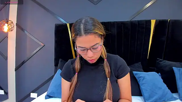 Snapshot of esther_xo chatting on 1, 7, 2026 esther xo online show from 1, 7, 2026