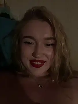 Snapshot of lyalyalii chatting on 8, 7, 2026 lyalyalii online show from 8, 7, 2026