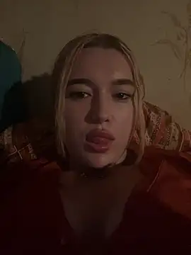 Snapshot of lyalyalii chatting on 10, 7, 2026 lyalyalii online show from 10, 7, 2026