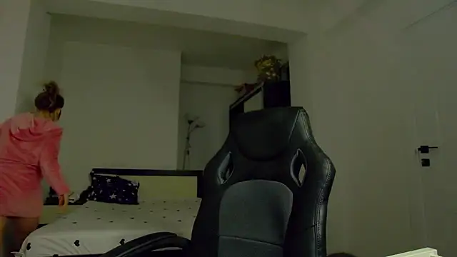 Snapshot of DedeSibel chatting on 4, 4, 2026 DedeSibel online show from 4, 4, 2026