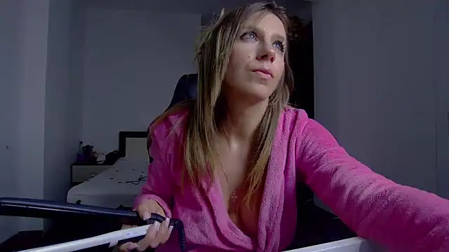 Snapshot of DedeSibel chatting on 5, 4, 2026 DedeSibel online show from 5, 4, 2026