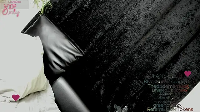 Snapshot of love_amor_ chatting on 10, 3, 2026 love amor online show from 10, 3, 2026