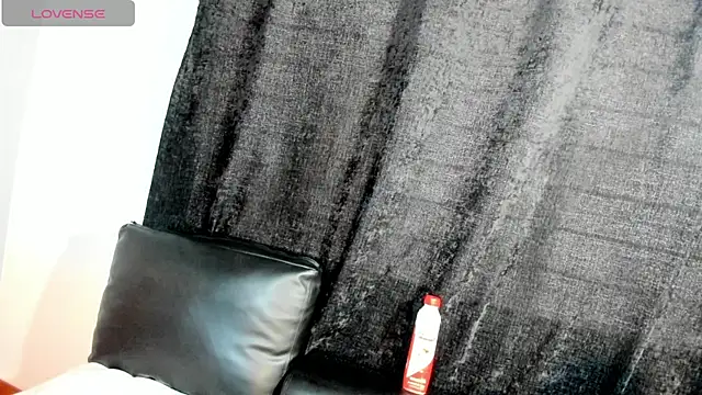 Snapshot of love_amor_ chatting on 23, 4, 2026 love amor online show from 23, 4, 2026