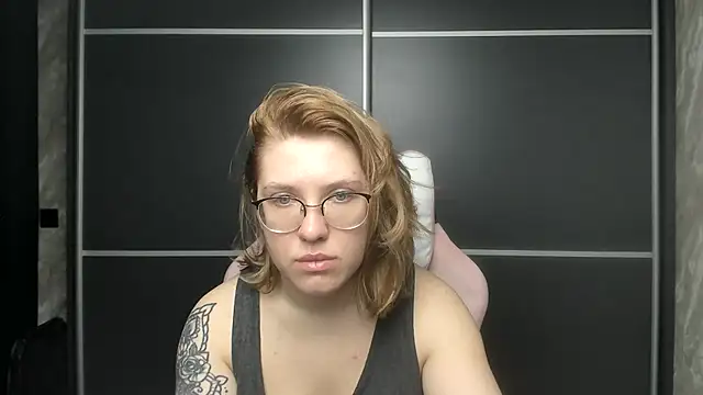 Snapshot of Reginasmilee chatting on 10, 2, 2025 Reginasmilee online show from 10, 2, 2025