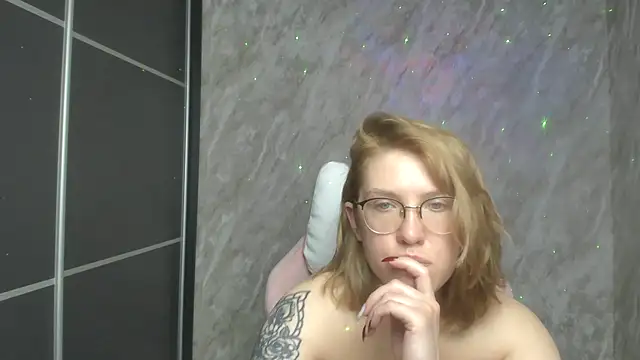 Snapshot of Reginasmilee chatting on 13, 2, 2025 Reginasmilee online show from 13, 2, 2025